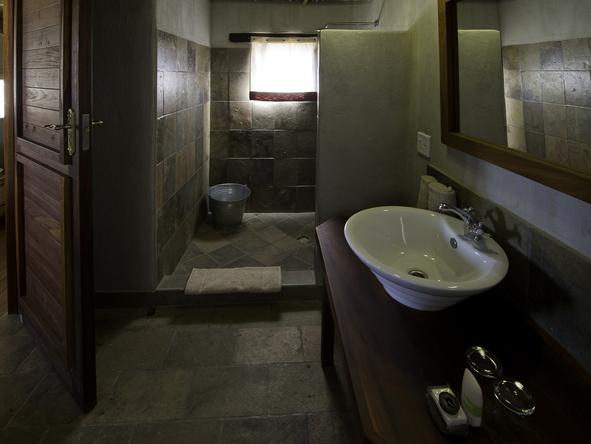Kulala Desert Lodge - Bathroom 